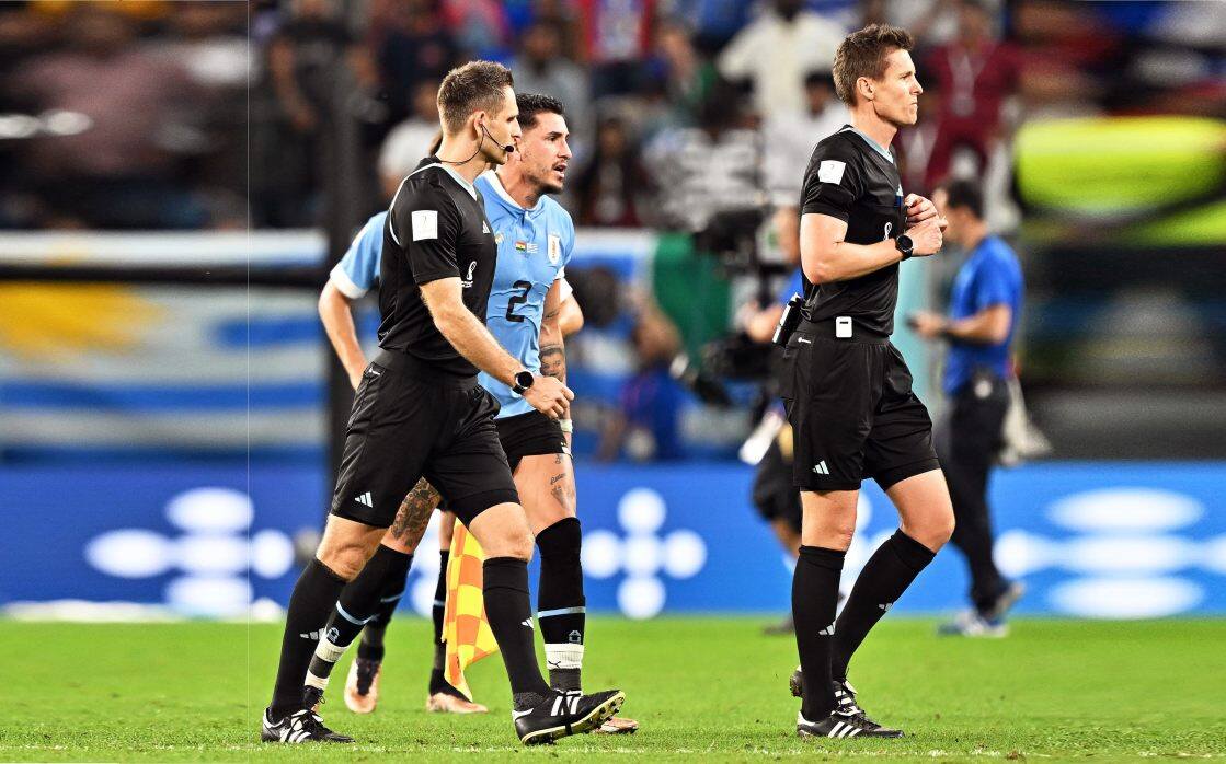 Защитник сборной Уругвая Хименес назвал ворами судей матча с Ганой - фото