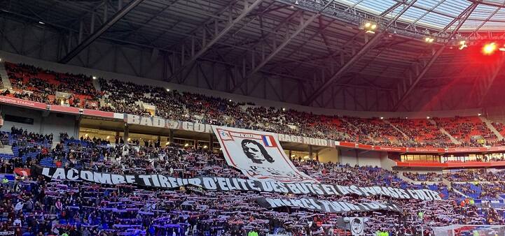 Фанаты «Лиона» во время матча вывесили оскорбительный баннер защитнику Марсело - фото