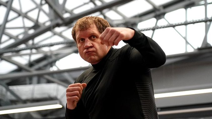 Емельяненко будет драться летом, несмотря на задержание тренера соперника - фото