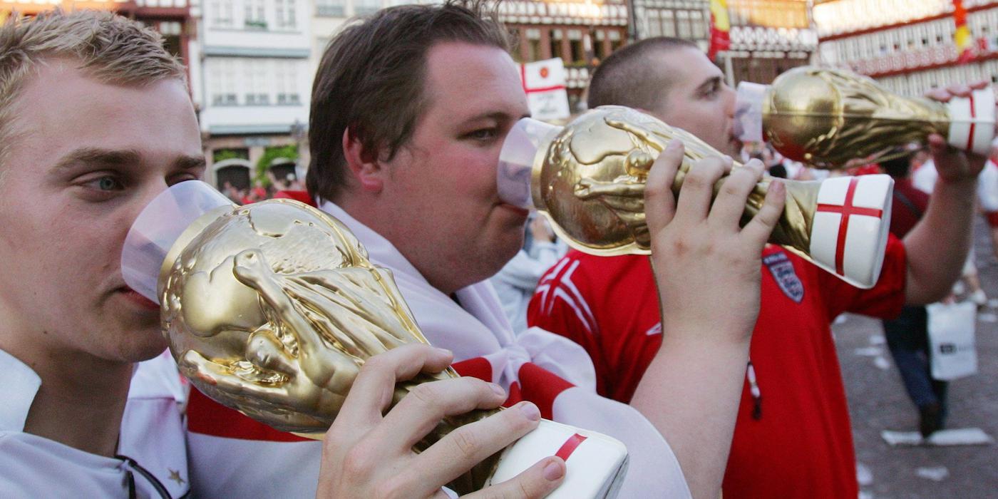 Пиво на стадионах. Пиво на стадионах 2023. Футбол стадион. Фото футбол Россия. Германия пиво на стадионе.