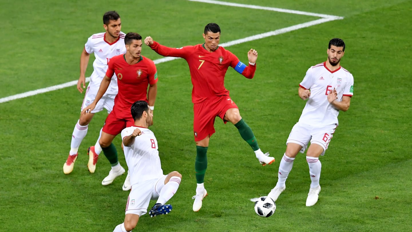 Рикарду Куарежма в первом тайме с Ираном выводит Португалию вперед - фото