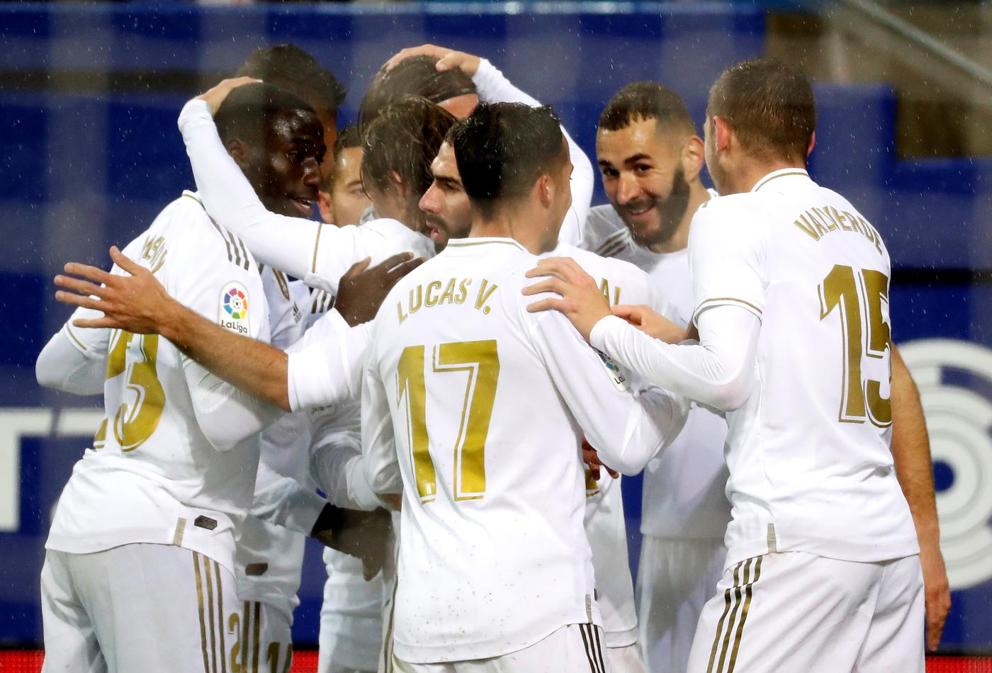 «Реал» разгромил «Эйбар». Команда из Мадрида не пропускает 5 матчей подряд - фото