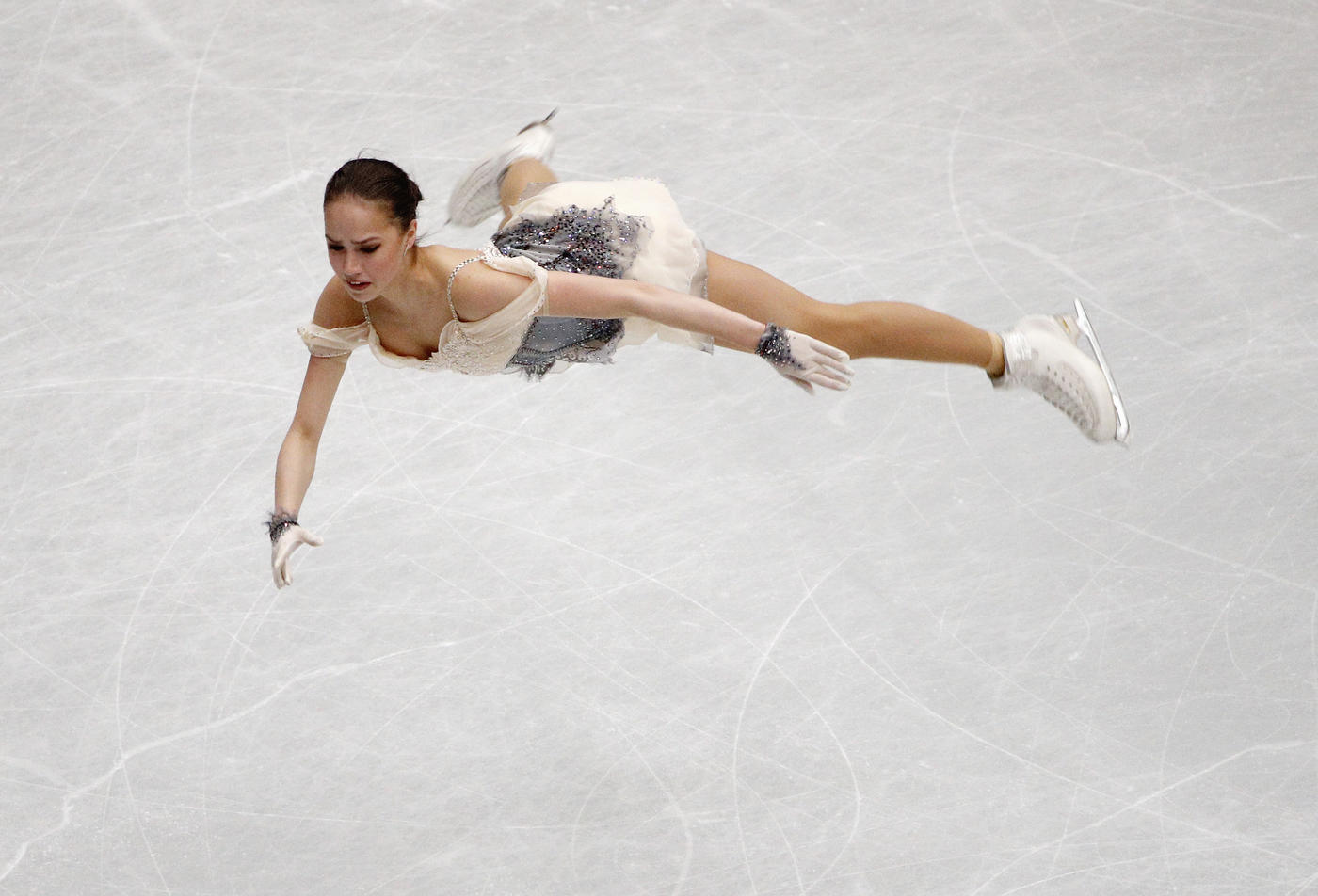 Загитова выиграла короткую программу чемпионата мира и обновила личный рекорд. Медведева должна быть расстроена - фото