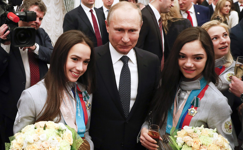 Анна Семенович дала Загитовой и Медведевой совет по поводу продолжения карьеры - фото