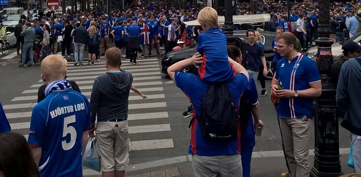 Исландцы «взяли» метро в Париже перед матчем с Францией (ВИДЕО) - фото