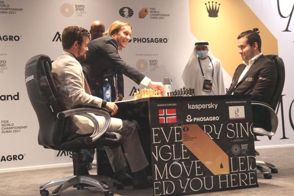 Непомнящий проиграл Карлсену 8-ю партию финала - фото