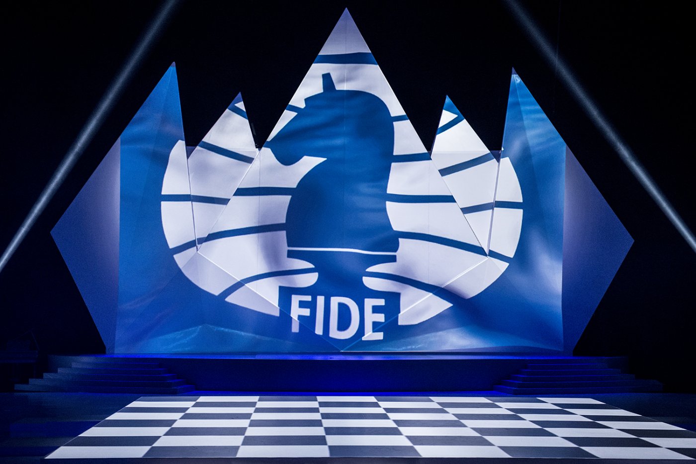 «Стыд и позор ФИДЕ»: гроссмейстеры возмущены финалом шахматной Онлайн-Олимпиады - фото