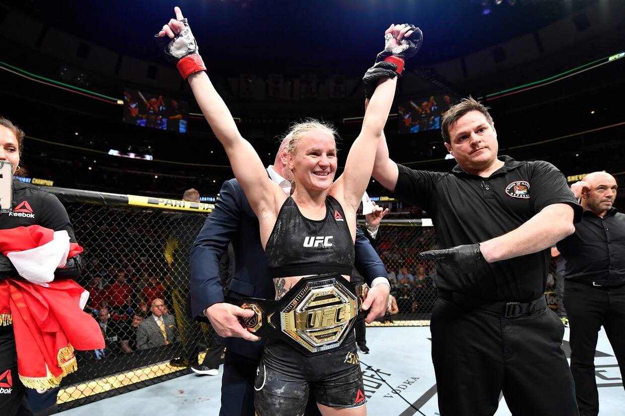 Валентина Шевченко одержала победу над Тайлой Сантос на турнире UFC 275 - фото