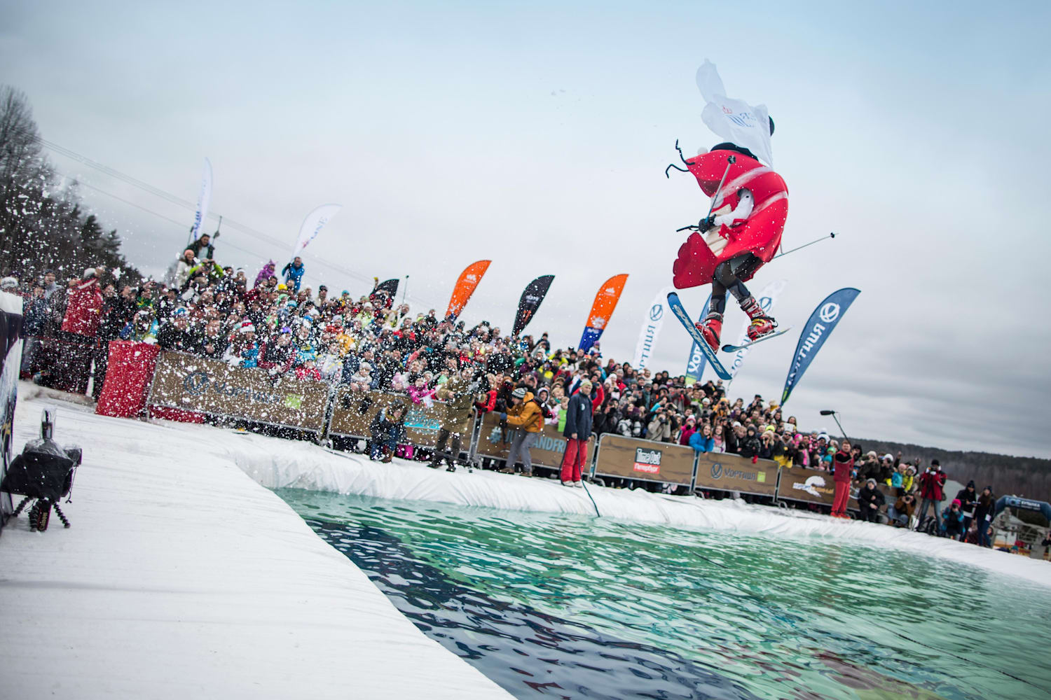 Аква-шоу Red Bull Jump &amp; Freeze отпразднует 10-летие на курорте «Игора» - фото