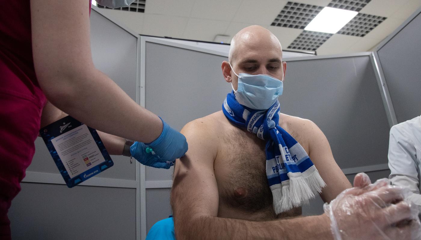 Вакцинироваться от коронавируса можно на стадионе «Зенита». Важное решение перед Евро-2020 - фото
