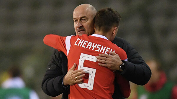 Черчесов рассказал, почему российские футболисты не хотят ехать в Европу - фото