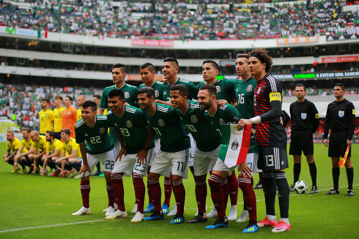 Игроки сборной Мексики готовятся к ЧМ-2018 с помощью девушек легкого поведения. Их не накажут - фото
