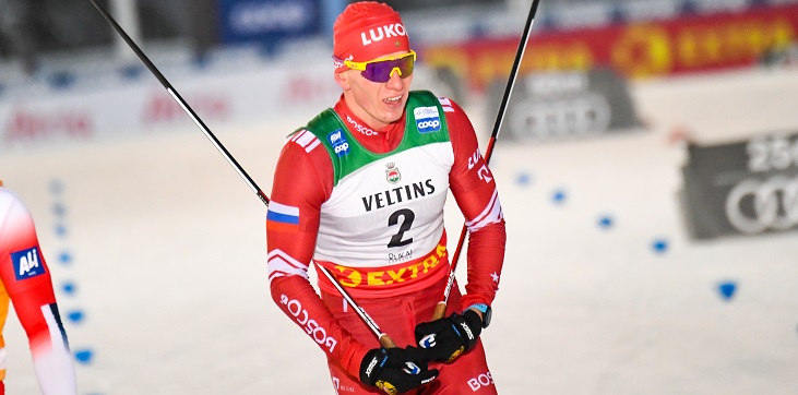 Александр Большунов выиграл в гонке преследования на Тур де Ски - фото