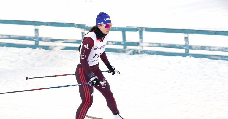 Первая медаль в истории для российских лыжниц. Вяльбе не смогла сдержать слез - фото
