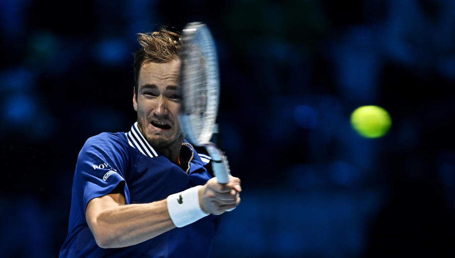 Медведев второй год подряд вышел в финал Итогового турнира - фото