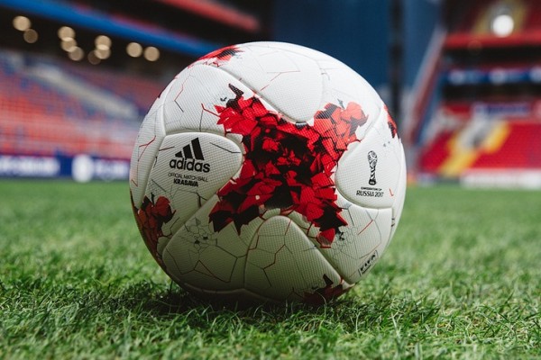 Adidas официально представил мяч «Красава», которым сыграют Россия и Румыния - фото