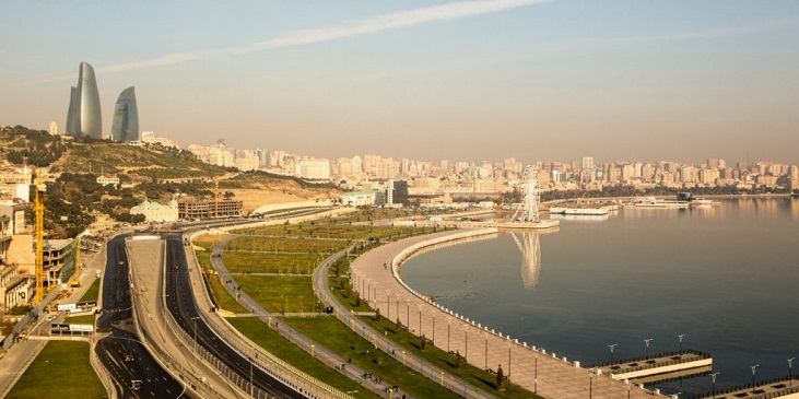 Управляющий директор «Формулы-1» объяснил, чем Баку уступает другим трассам - фото