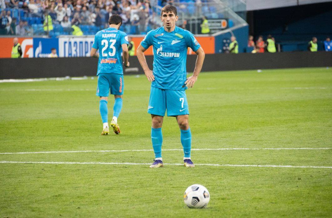 Игра Бакаева на фланге открывает новые возможности для «Зенита». Как Зелимхан заменил Клаудиньо в матче с ЦСКА - фото