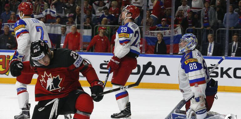 Заслуженный тренер России Владимир Плющев:  Канадцы шлепают нас любыми составами, а мы радуемся, что два периода у них выигрывали - фото