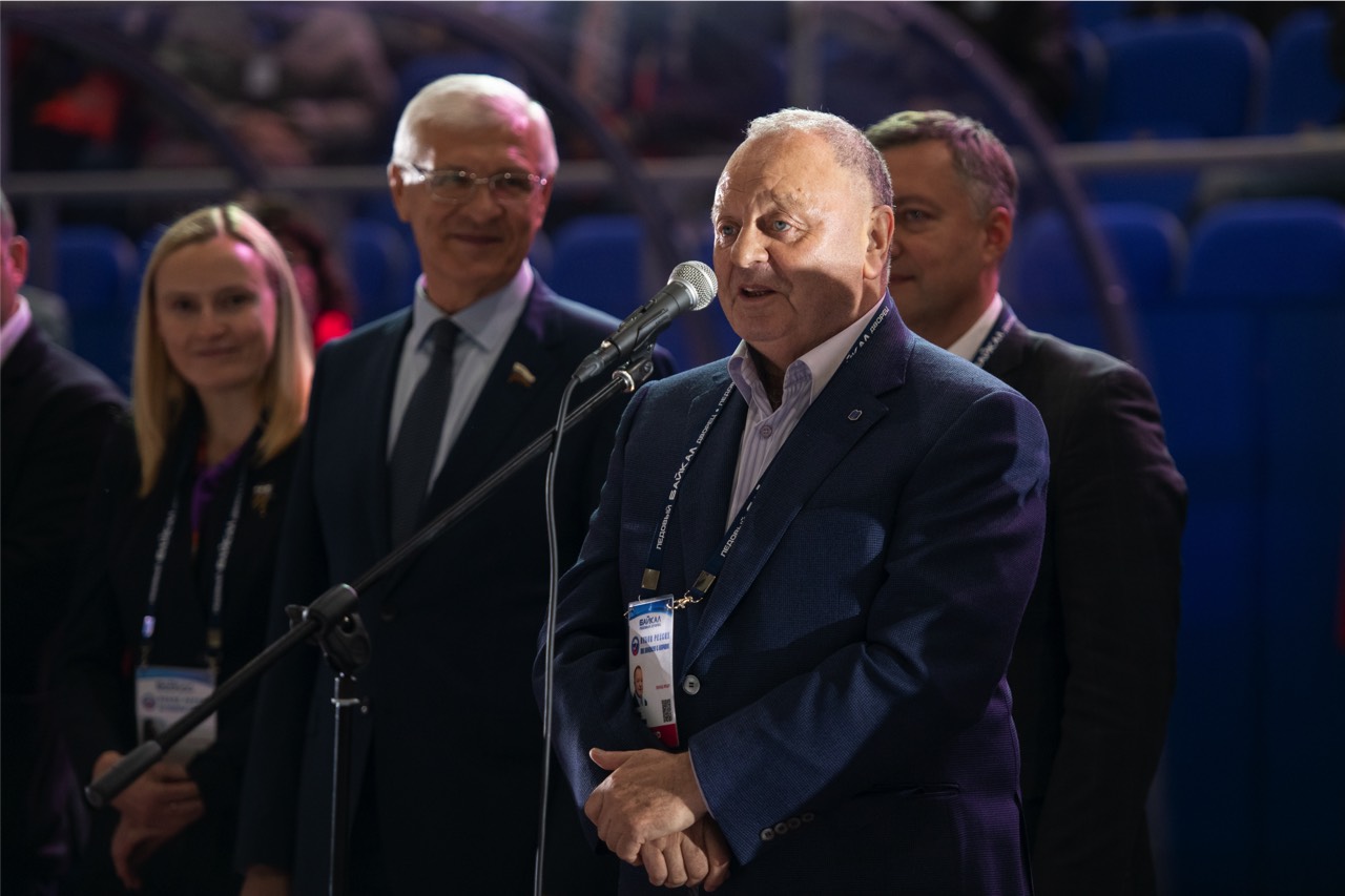 Скрынник единогласно переизбран главой российской Федерации хоккея с мячом - фото