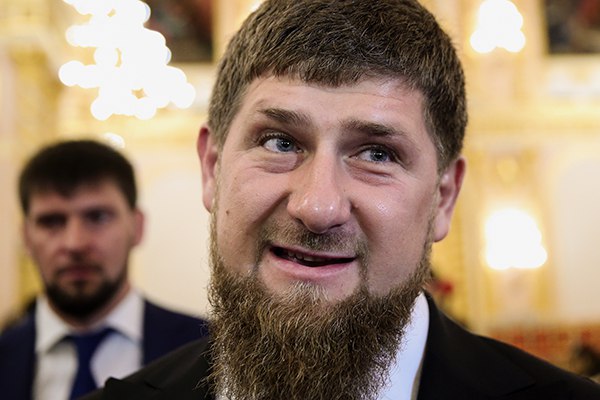 Рамзан Кадыров подарил трем игрокам «Ахмата» по мерседесу - фото