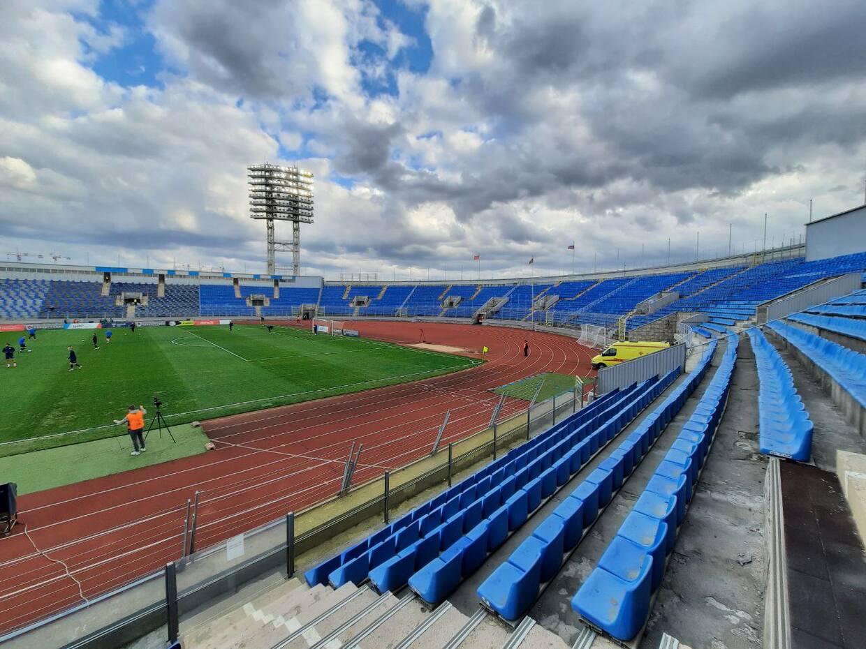 Футбол вернулся на «Петровский»! Как на бывшем стадионе «Зенита» прошел первый за четыре года официальный матч - фото