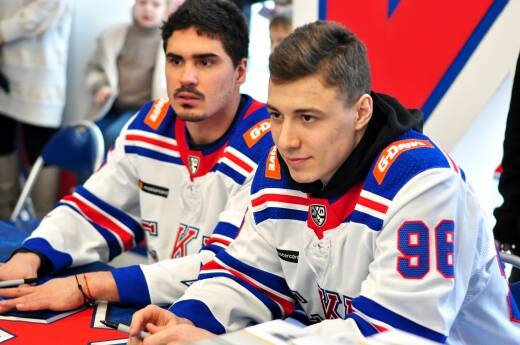 Кузьменко прибыл в Северную Америку для переговоров с клубами НХЛ - фото
