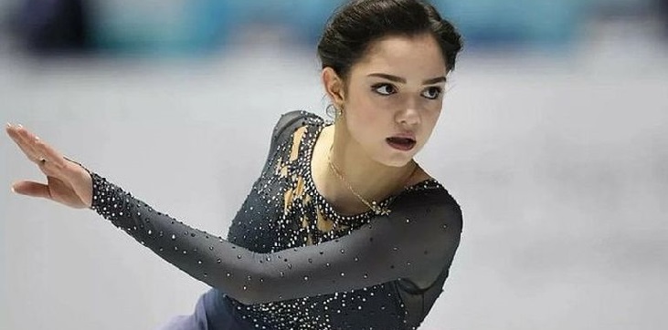 Медведева провалила короткую программу Skate Canada, упав с тройного лутца и сильно ударившись об лед - фото