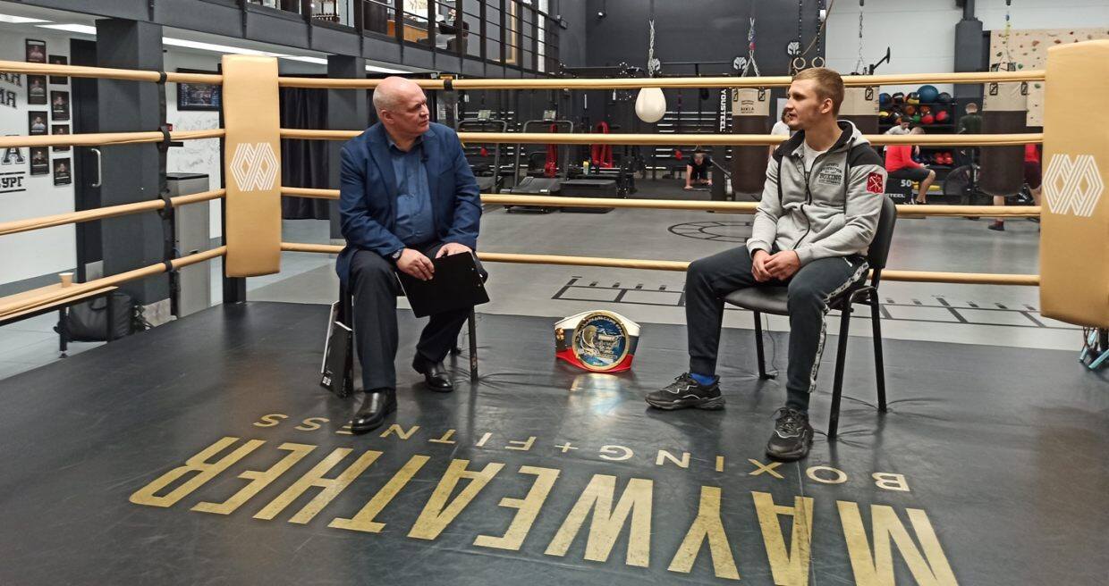 Чемпион России Шумков рассказал, как слетал на фотосессию во время сбора - фото