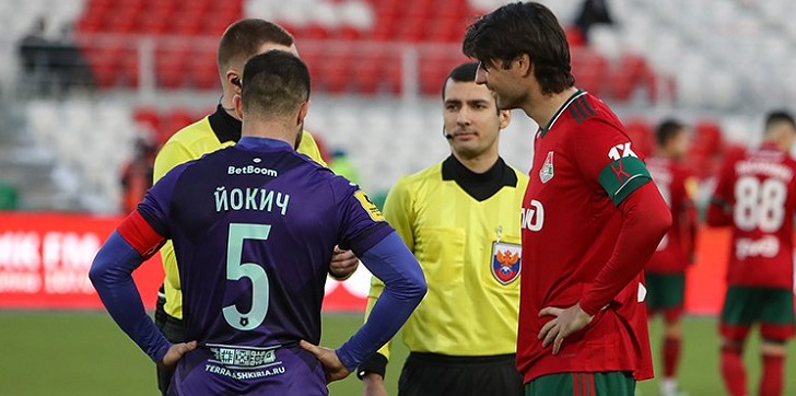 Николич сообщил, что заявление Чорлуки об уходе не сказывается на его игре - фото