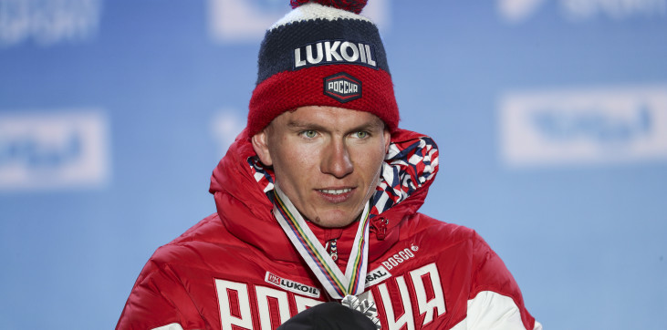 Первая победа российских лыжников в сезоне: Большунов оставил Клэбо «на дереве» - фото