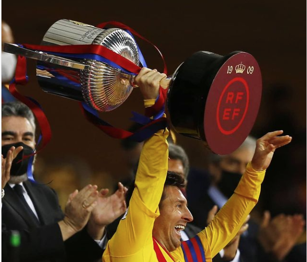 Рональд Куман выиграл титул и сказал, что «Барселона» идет за вторым - фото