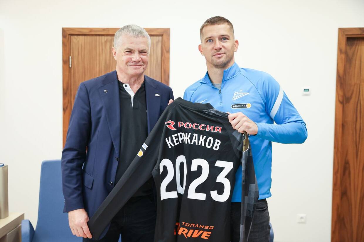 «Будем делать все, чтобы завоевать вторую звезду»: «Зенит» вновь продлил контракт с Кержаковым на один год - фото