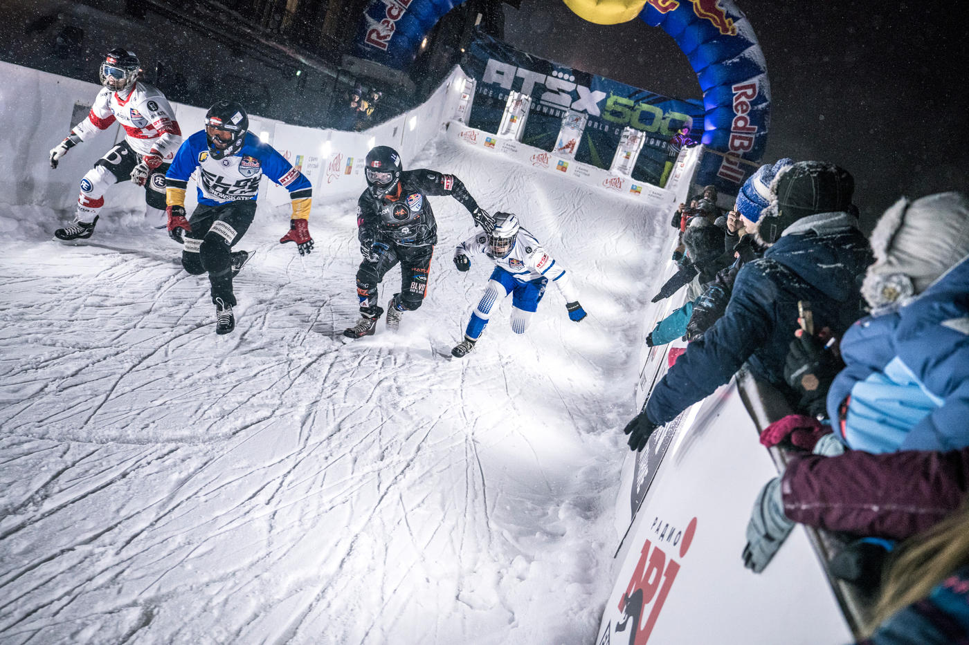 Red Bull Ice Cross в Игоре: более сотни спортсменов-экстремалов со всего мира будут бороться за победу на ледяной трассе - фото