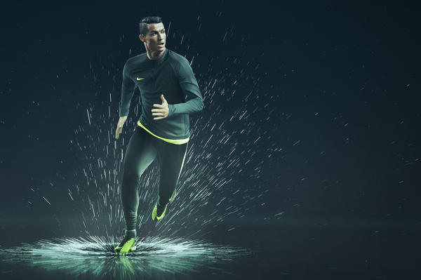 Криштиану Роналду вместе с Nike выпустили новую модель бутс - фото