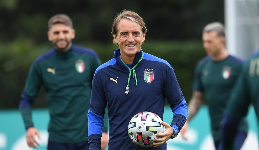 Манчини – о рекорде сборной Италии: Хотим продолжить в том же духе - фото