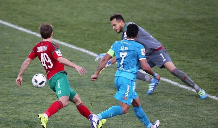 «Зенит» за 99 минут не смог переиграть «Локомотив» и потерял шансы на золото - фото
