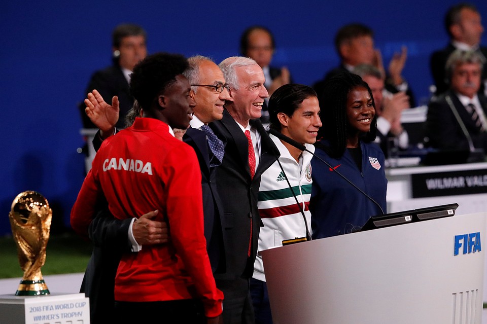«ФИФА надо было гасить недовольство крупных стран». Чемпионат мира-2026 примут США, Канада и Мексика - фото