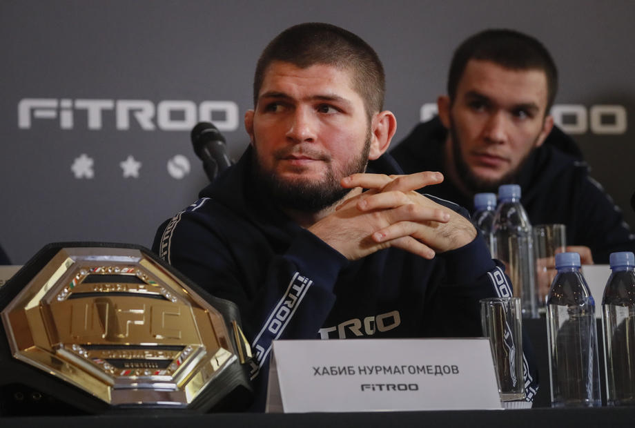 Шлеменко считает невключение Хабиба в топ-5 лучших бойцов в истории UFC попыткой вернуть бойца в октагон - фото