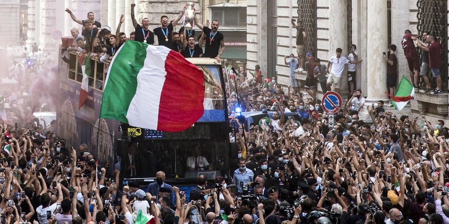 Италия намерена принять следующие чемпионаты мира или Европы по футболу - фото