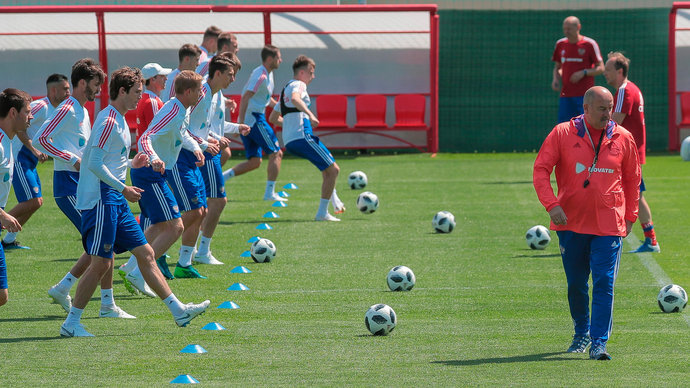 Футболисты сборной России тренируются в полном составе перед товарищеским матчем с Турцией - фото