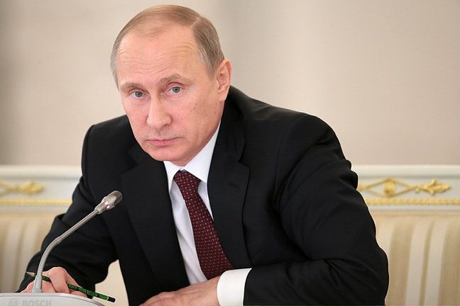 Путин призвал поддержать русский хоккей - фото