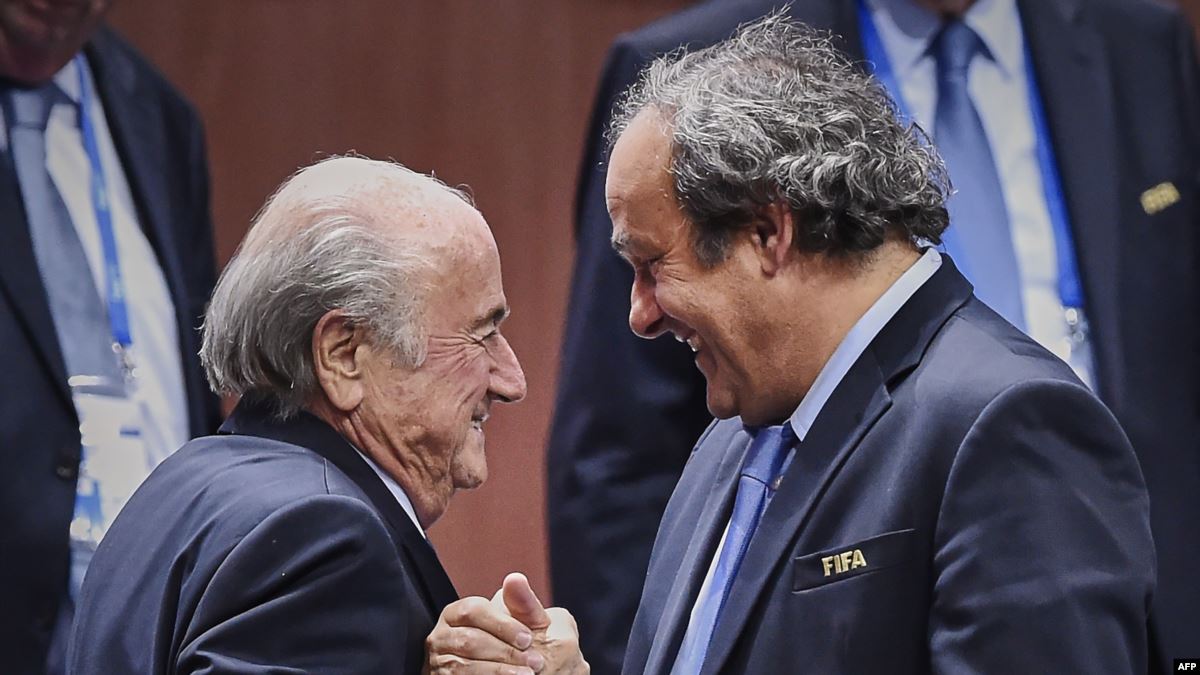 ФИФА требует от Йозефа Блаттера и Мишеля Платини 2 млн франков - фото