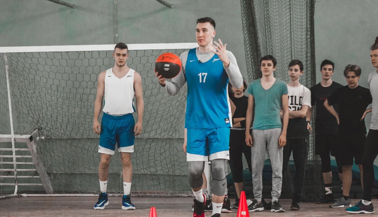 Игроки «Зенита-М» провели баскетбольный урок в петербургской школе - фото