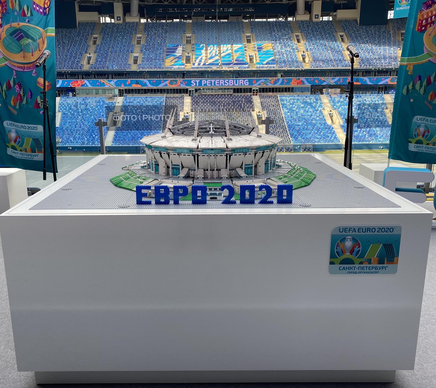 Аршавин и Хабенский презентовали макет стадиона, на котором пройдут матчи Евро-2020 - фото