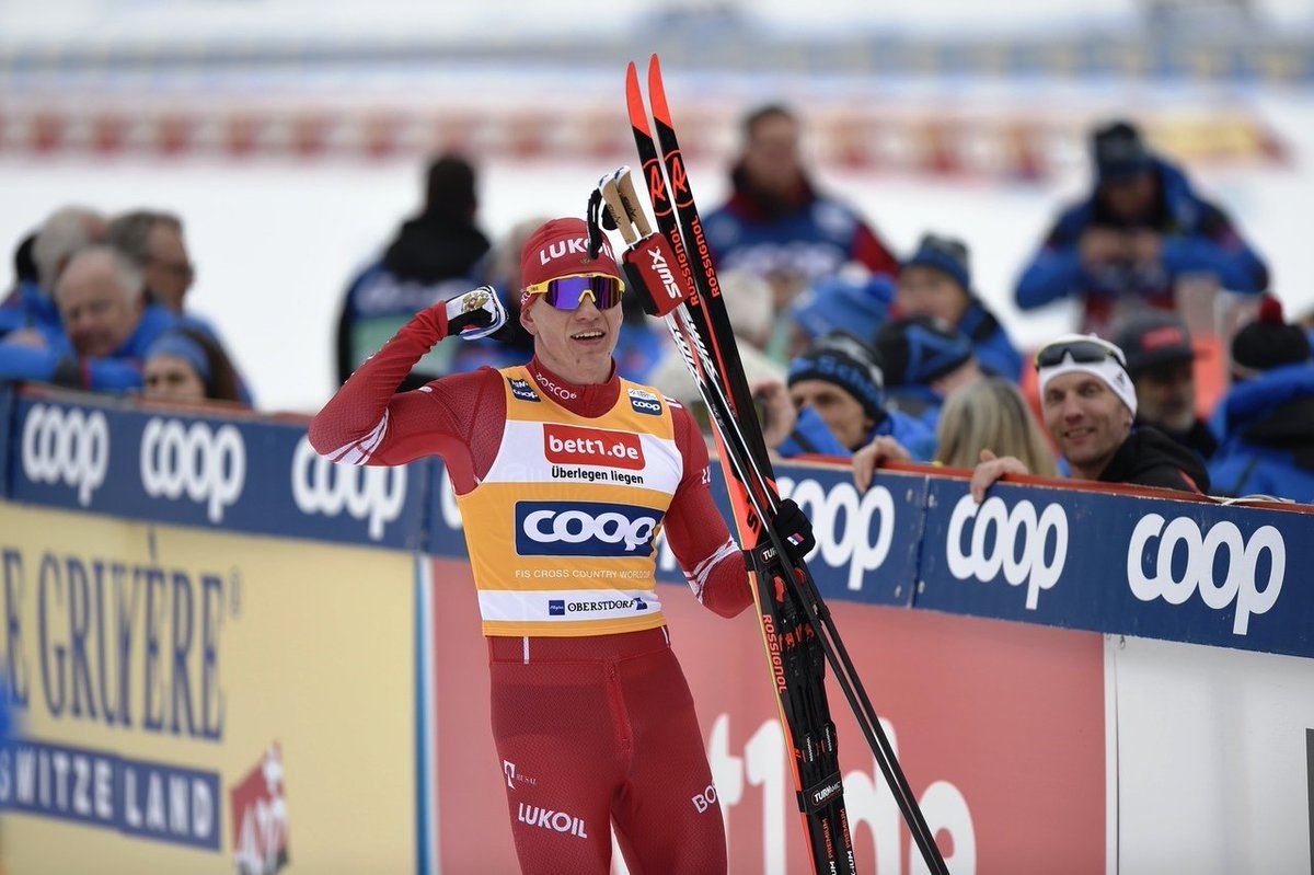 Большунов занял второе место в гонке преследования  на «Ски Туре» и увеличил отрыв от Клебо - фото