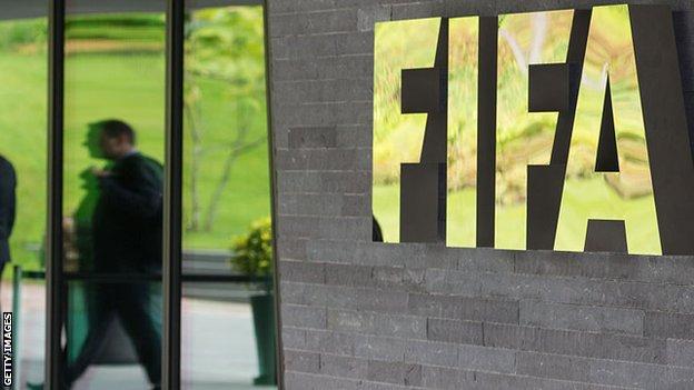 ФИФА создаст фонд защиты зарплат игроков - фото