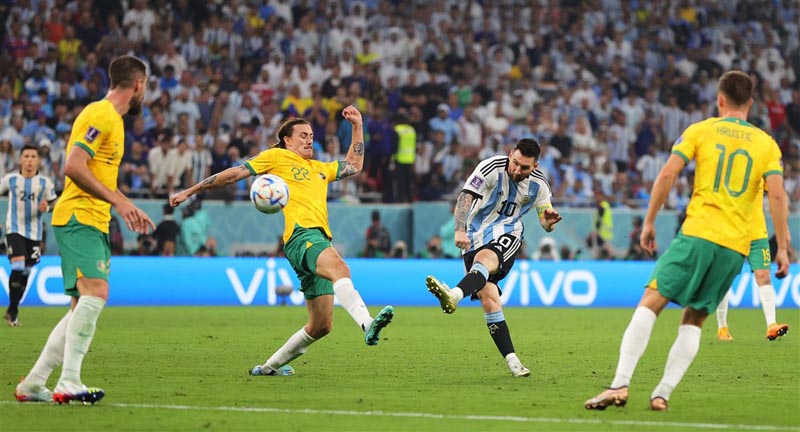 Гол Месси помог Аргентине обыграть Австралию и выйти в 1/4 финала ЧМ-2022 - фото