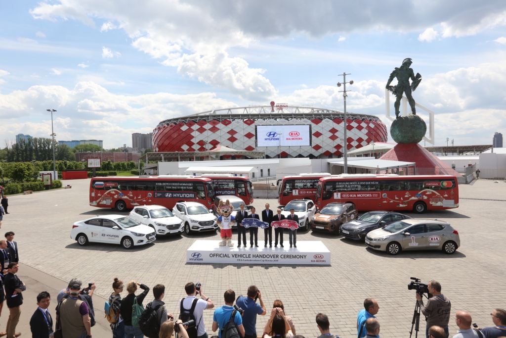 Россия поедет на Hyundai, а Криштиану — на KIA Motors - фото