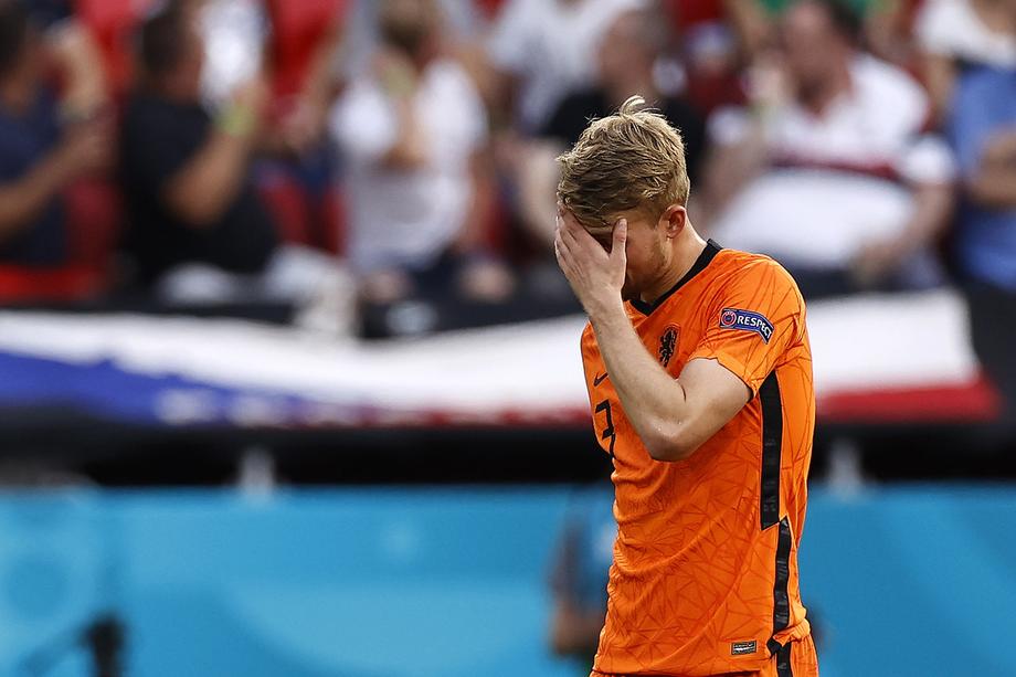 Маттейс Де Лигт после удаления в матче Голландия - Чехия на Евро-2020